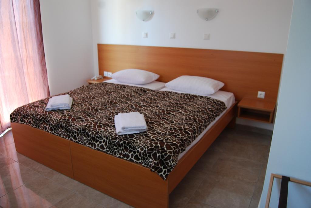 Hotel Ledras Генади Стая снимка