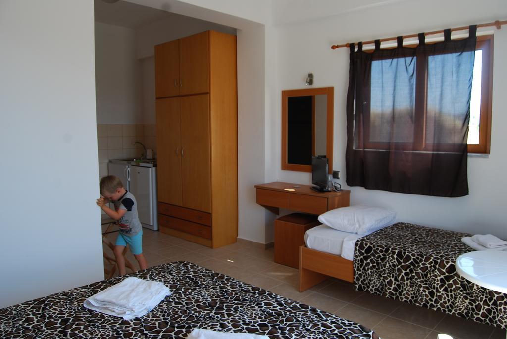 Hotel Ledras Генади Екстериор снимка